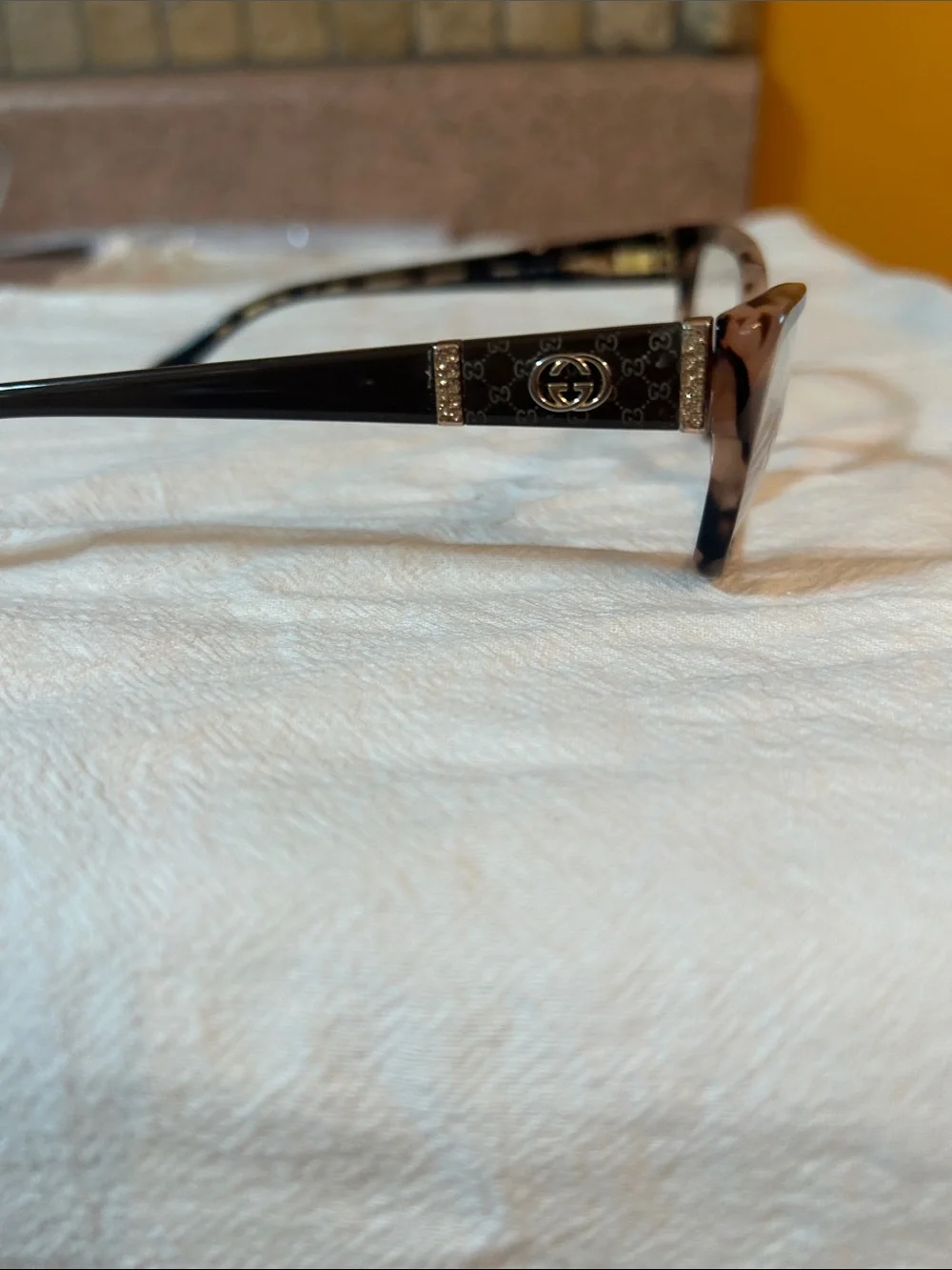 Gucci Tortoiseshell Rectangular Women's Glasses - Brown/light brown rose.